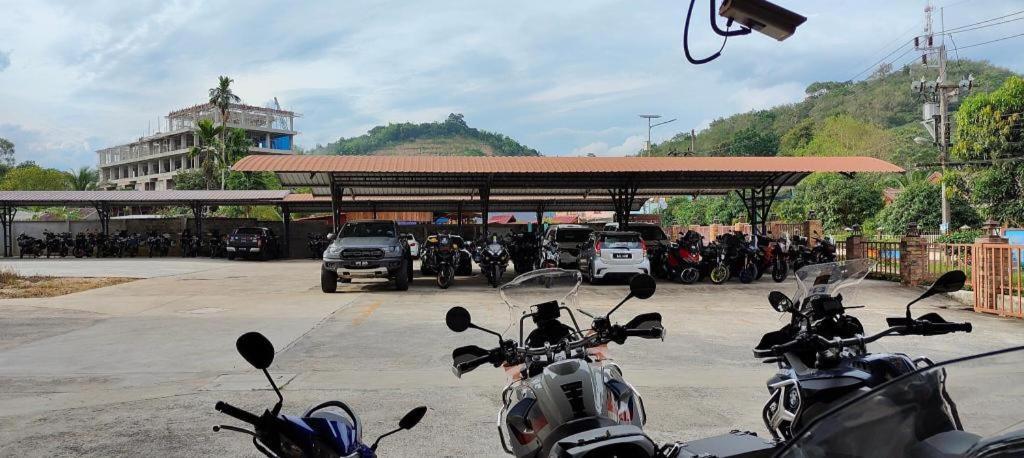 Butterfly Hotel Betong Ban Komo Sip Paet Buitenkant foto