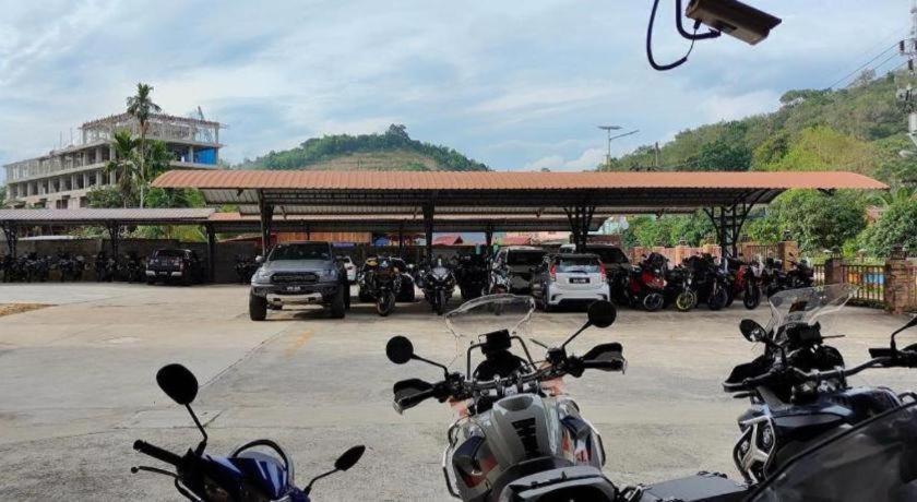 Butterfly Hotel Betong Ban Komo Sip Paet Buitenkant foto